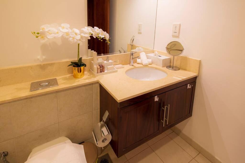 First Class 2Br With Full Burj Khalifa And Fountain View 두바이 외부 사진